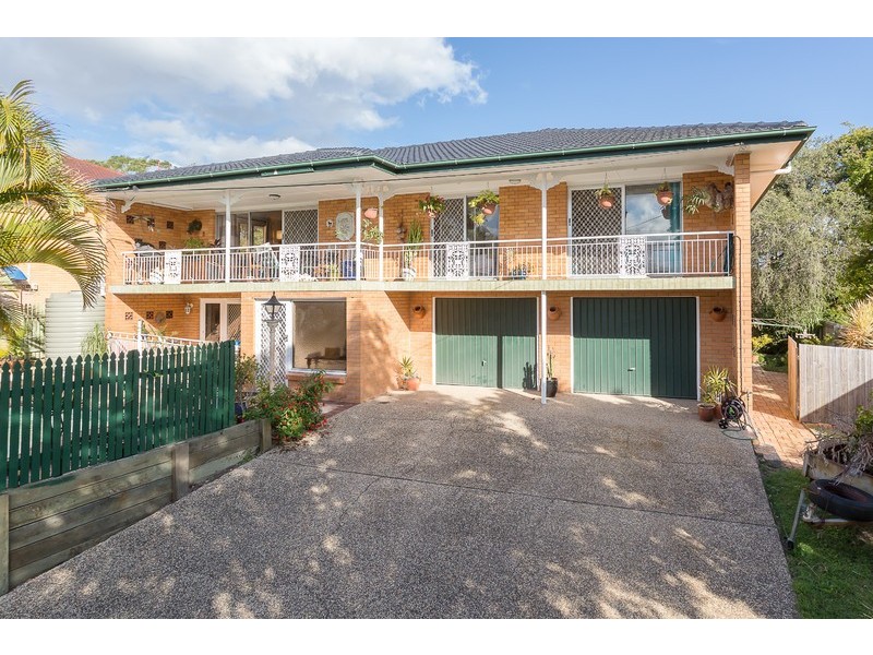 8 Danina Street, Mansfield QLD 4122