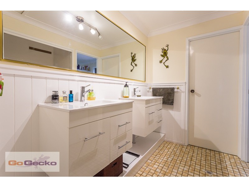 21 Wyndarra Street, Kenmore QLD 4069