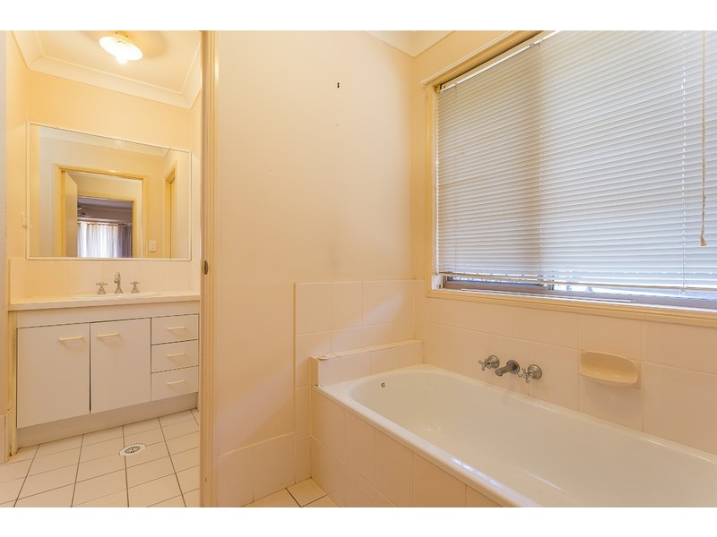 18 Jared Place, Wynnum West QLD 4178