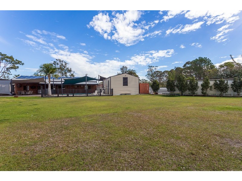 33 Whitehall Avenue, Birkdale QLD 4159