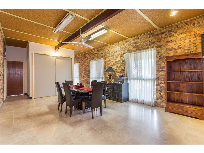 33 Whitehall Avenue, Birkdale QLD 4159