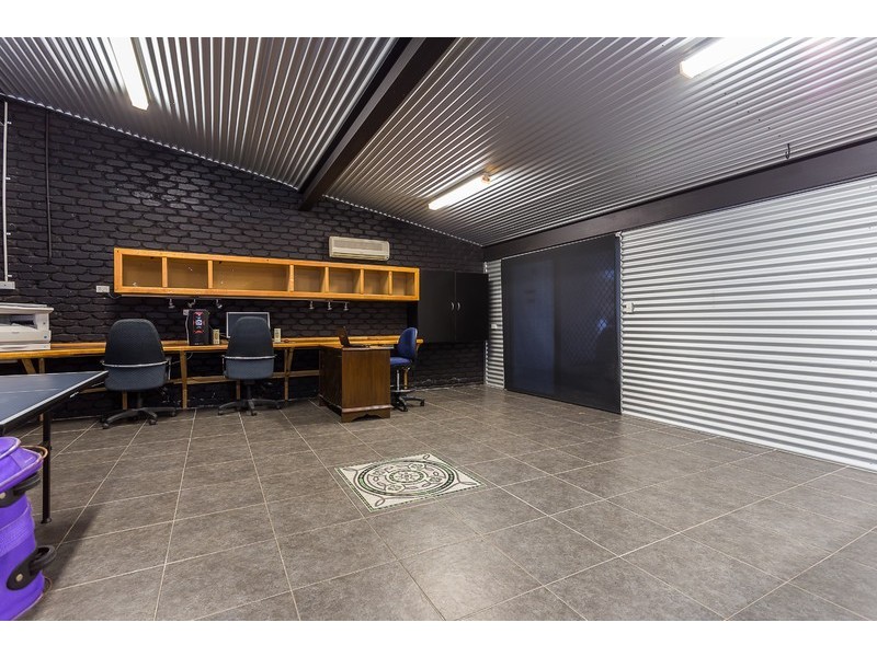 33 Whitehall Avenue, Birkdale QLD 4159