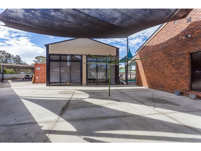 33 Whitehall Avenue, Birkdale QLD 4159