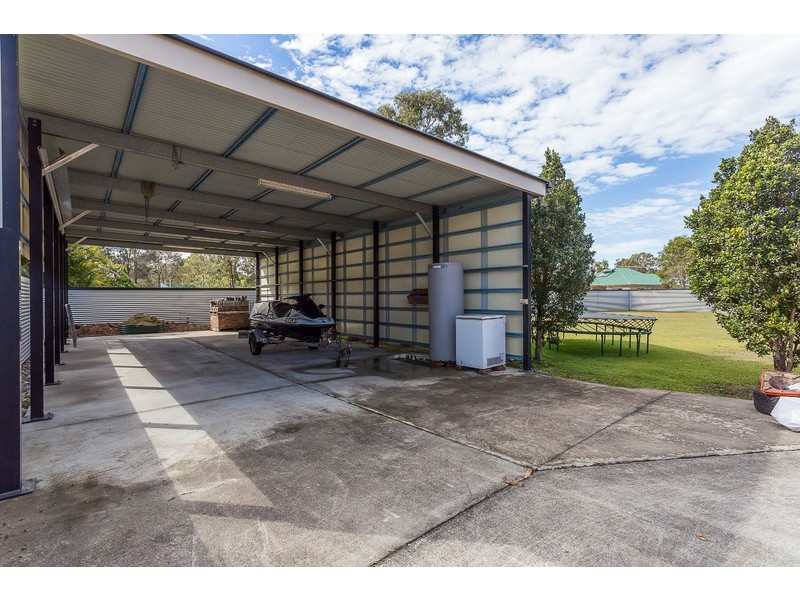 33 Whitehall Avenue, Birkdale QLD 4159