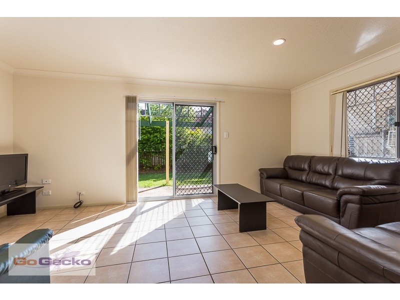 10/10 Lawrence Close, Robertson QLD 4109