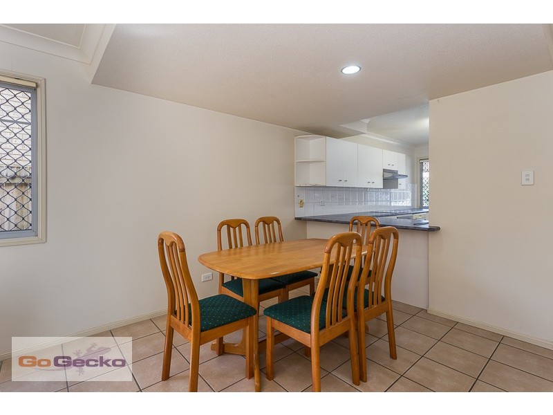 10/10 Lawrence Close, Robertson QLD 4109