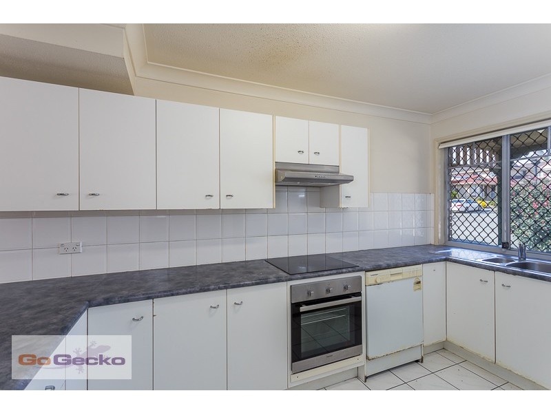10/10 Lawrence Close, Robertson QLD 4109