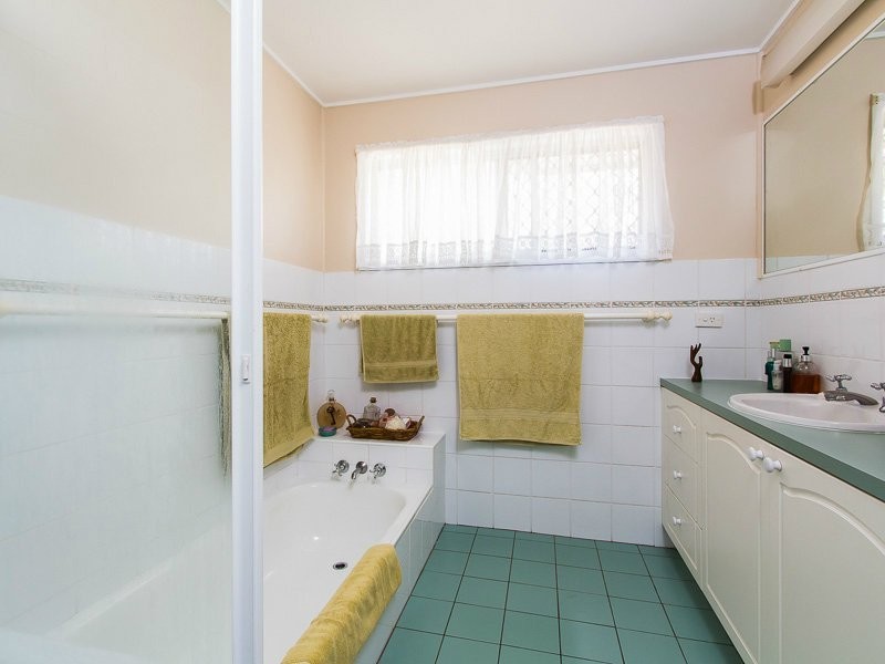 13 Nevern Street, Macgregor QLD 4109