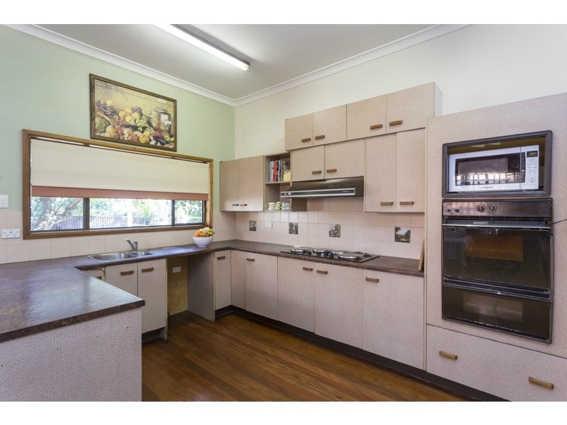 121 Burn Street, Camp Hill QLD 4152