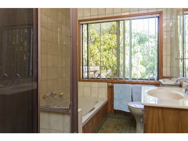 121 Burn Street, Camp Hill QLD 4152