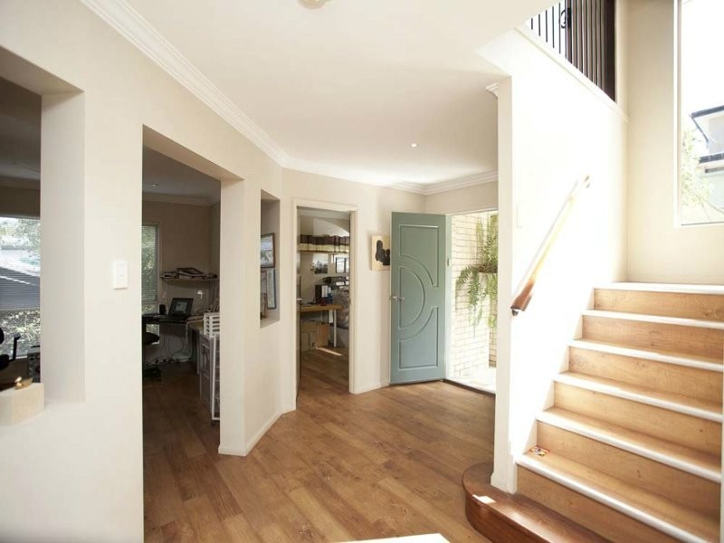 32 David Road, Holland Park QLD 4121