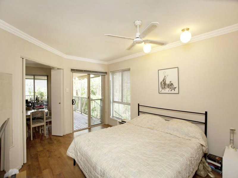 32 David Road, Holland Park QLD 4121