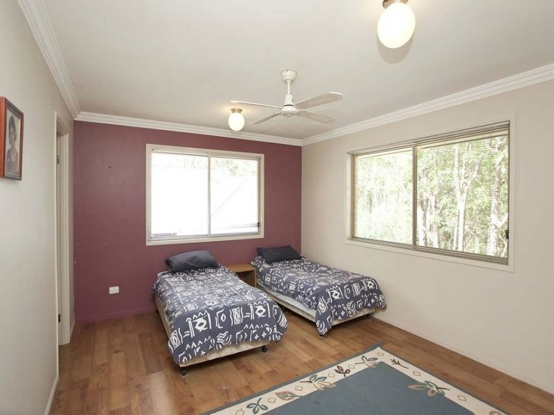32 David Road, Holland Park QLD 4121