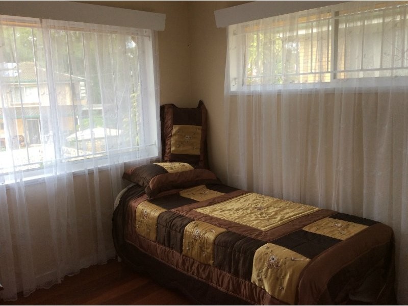 4 Parkway Street, Macgregor QLD 4109