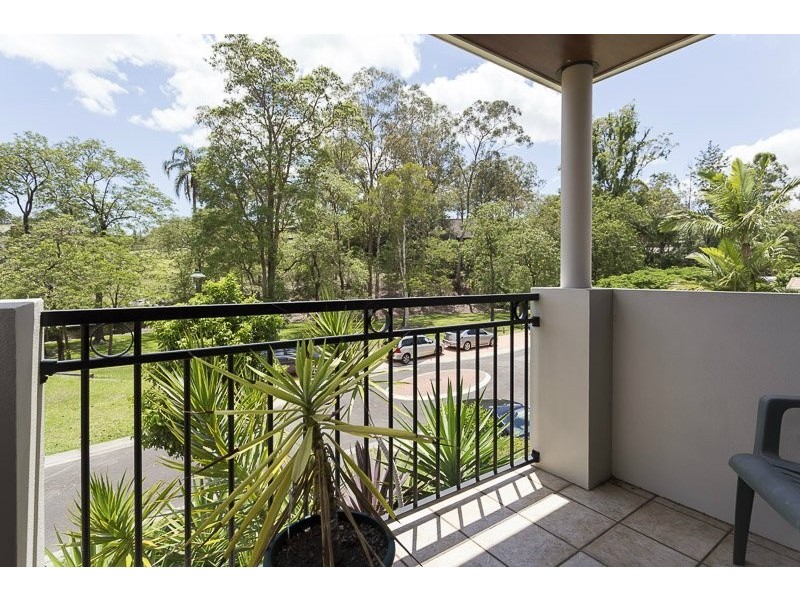 12 Estate Place, Holland Park West QLD 4121