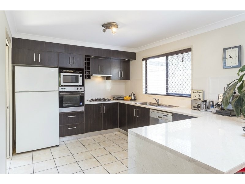 12 Estate Place, Holland Park West QLD 4121