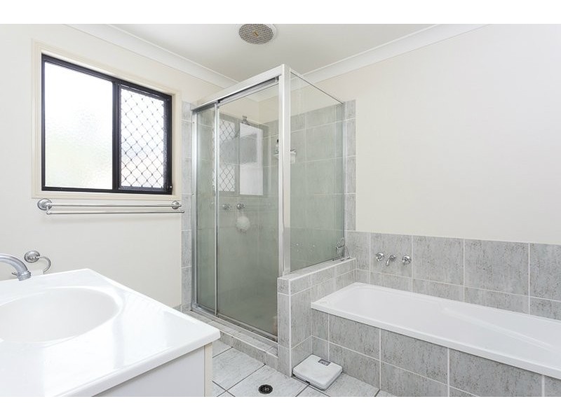 12 Estate Place, Holland Park West QLD 4121