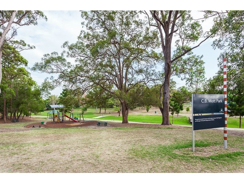 4/845 Logan Road, Holland Park West QLD 4121