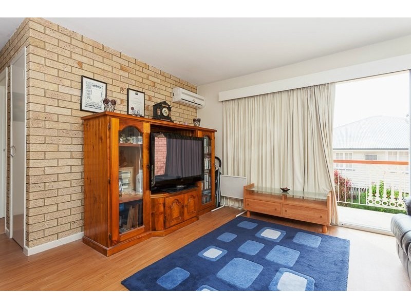 2/837 Logan Road, Holland Park West QLD 4121