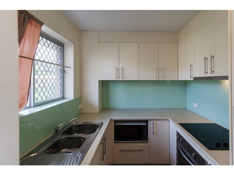 2/837 Logan Road, Holland Park West QLD 4121