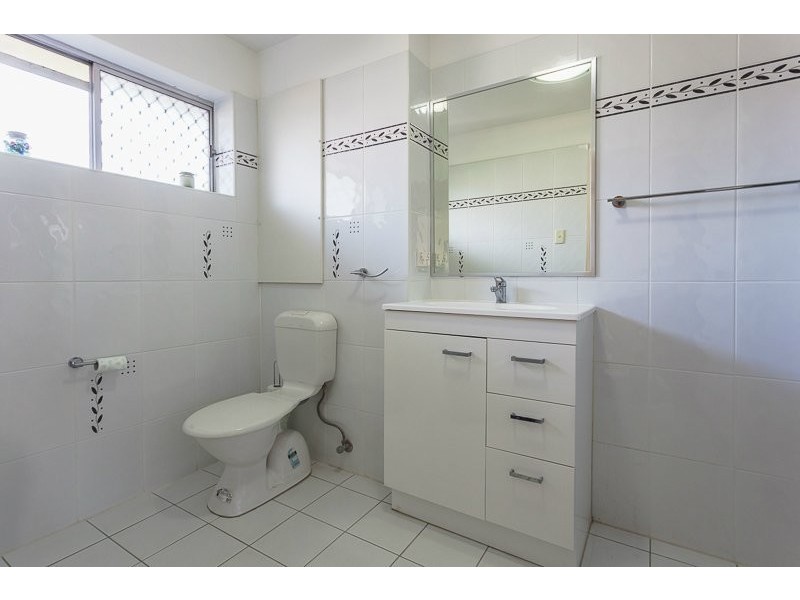 2/837 Logan Road, Holland Park West QLD 4121