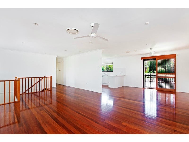 18 Martense Street, Wishart QLD 4122