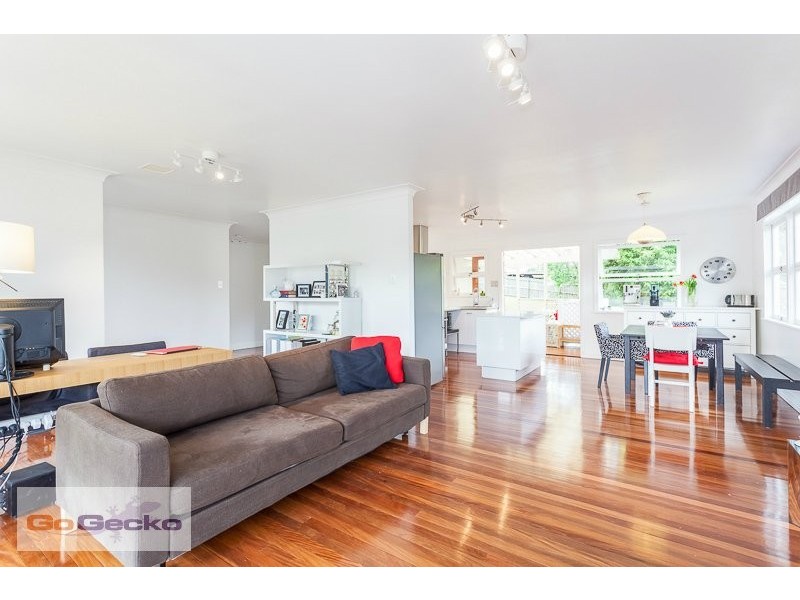 38 Oatland Crescent, Holland Park West QLD 4121