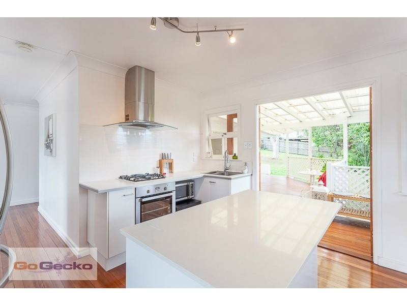 38 Oatland Crescent, Holland Park West QLD 4121