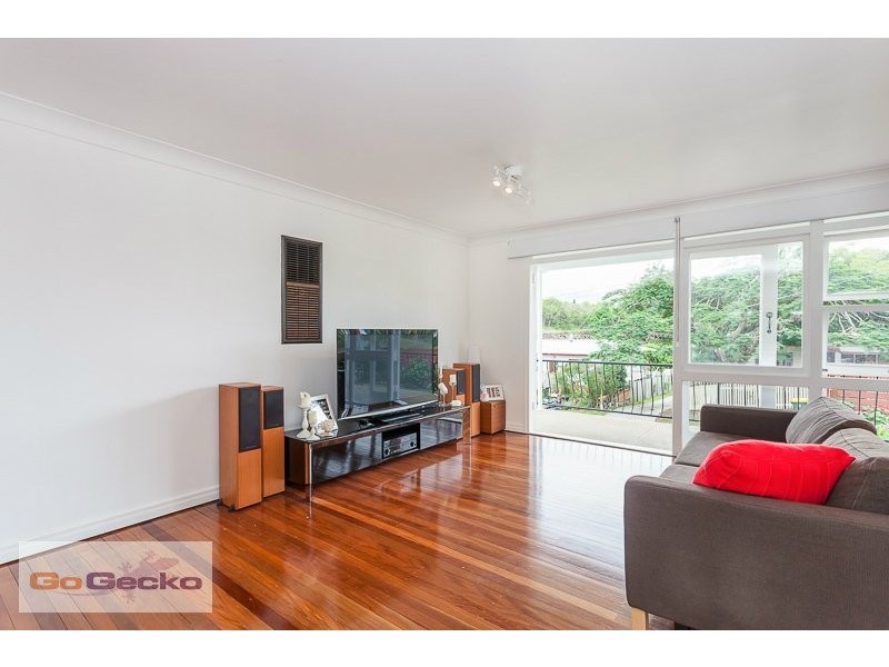 38 Oatland Crescent, Holland Park West QLD 4121