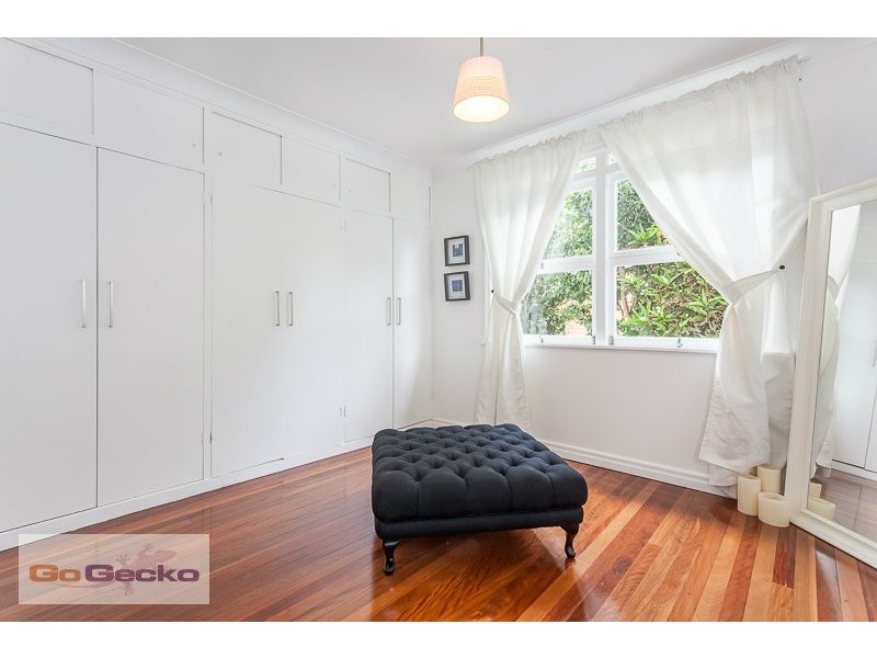 38 Oatland Crescent, Holland Park West QLD 4121