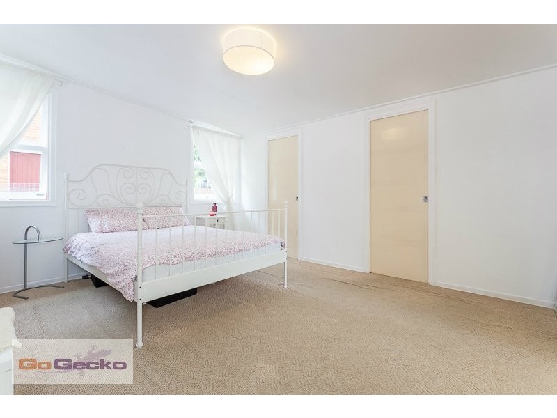 38 Oatland Crescent, Holland Park West QLD 4121