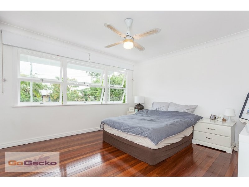 38 Oatland Crescent, Holland Park West QLD 4121