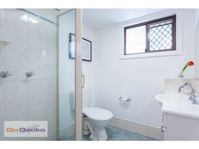 38 Oatland Crescent, Holland Park West QLD 4121