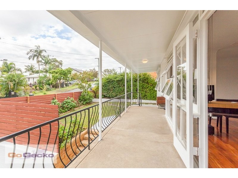 38 Oatland Crescent, Holland Park West QLD 4121