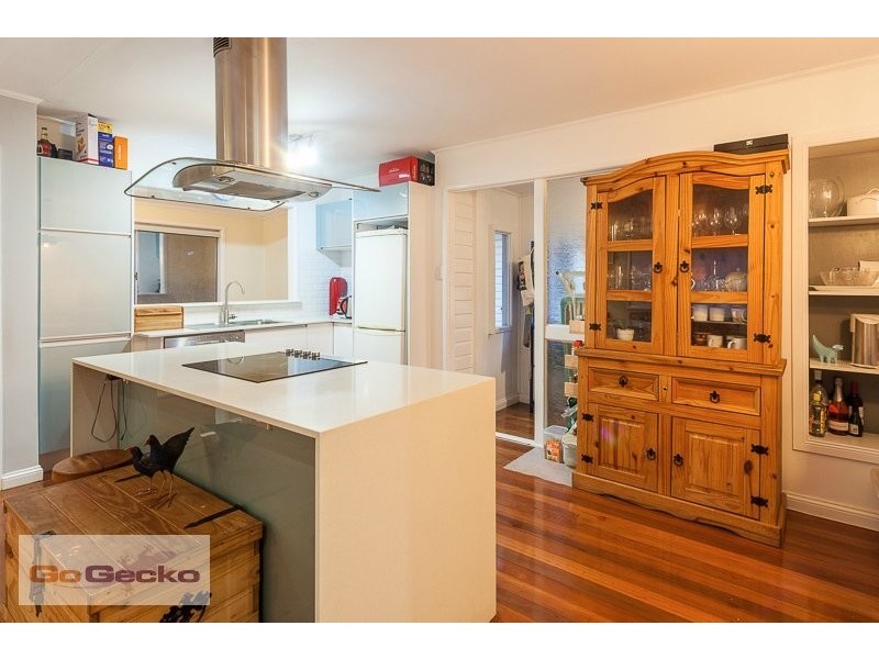 82 Lancelot Street, Tennyson QLD 4105