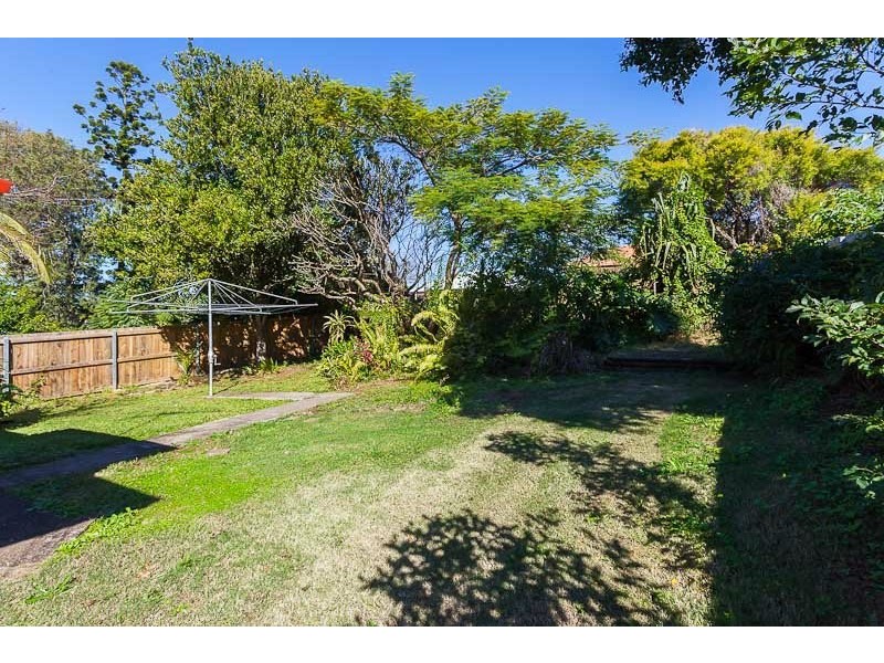 16 Mapleton Street, Mount Gravatt East QLD 4122