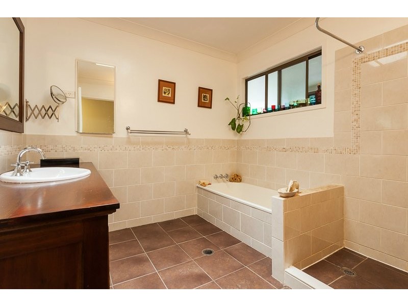 11 Holder Street, Wishart QLD 4122