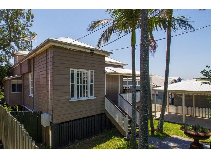 10 Burlington Street, Holland Park QLD 4121