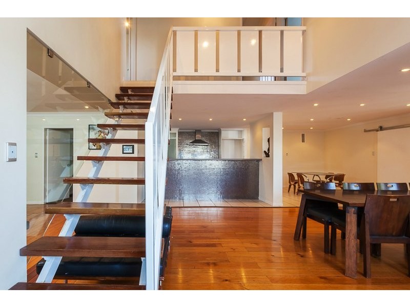 10 Burlington Street, Holland Park QLD 4121