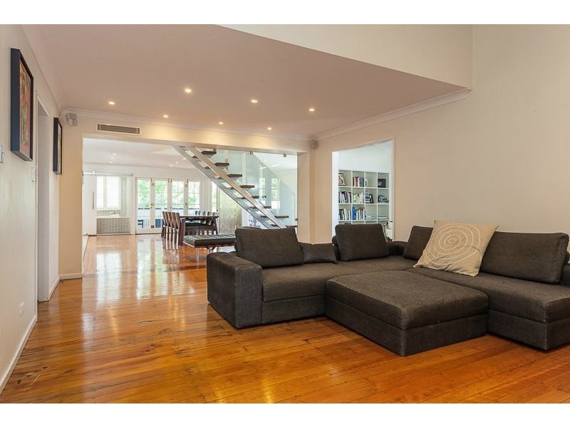 10 Burlington Street, Holland Park QLD 4121