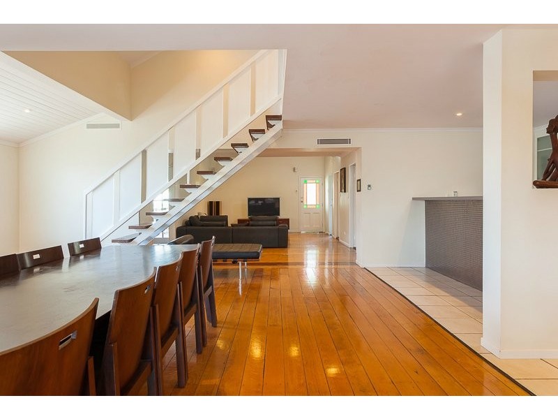 10 Burlington Street, Holland Park QLD 4121