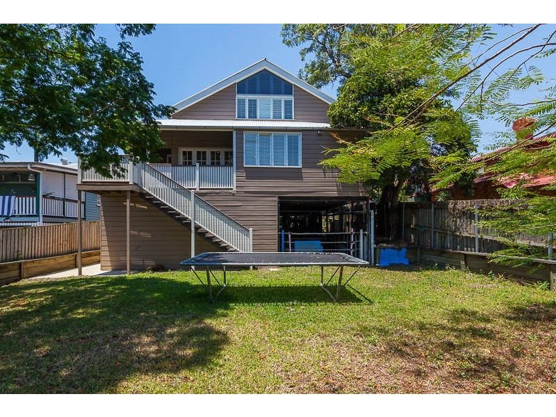 10 Burlington Street, Holland Park QLD 4121