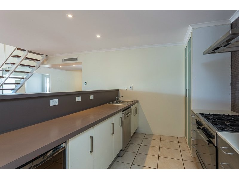 10 Burlington Street, Holland Park QLD 4121