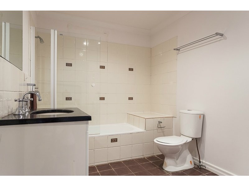 10 Burlington Street, Holland Park QLD 4121