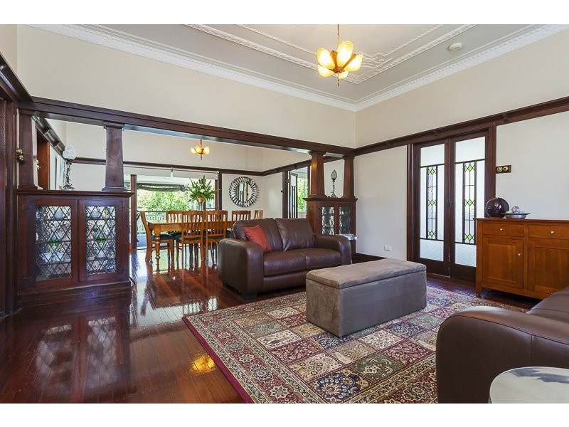 14 Gibson Crescent, Holland Park QLD 4121