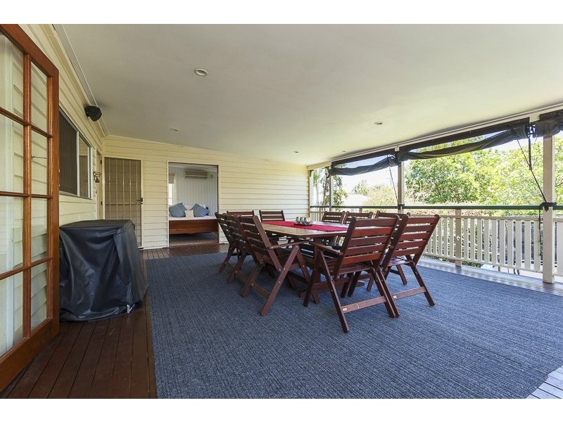 14 Gibson Crescent, Holland Park QLD 4121