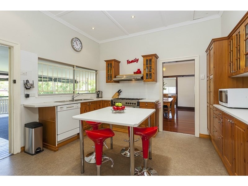 14 Gibson Crescent, Holland Park QLD 4121