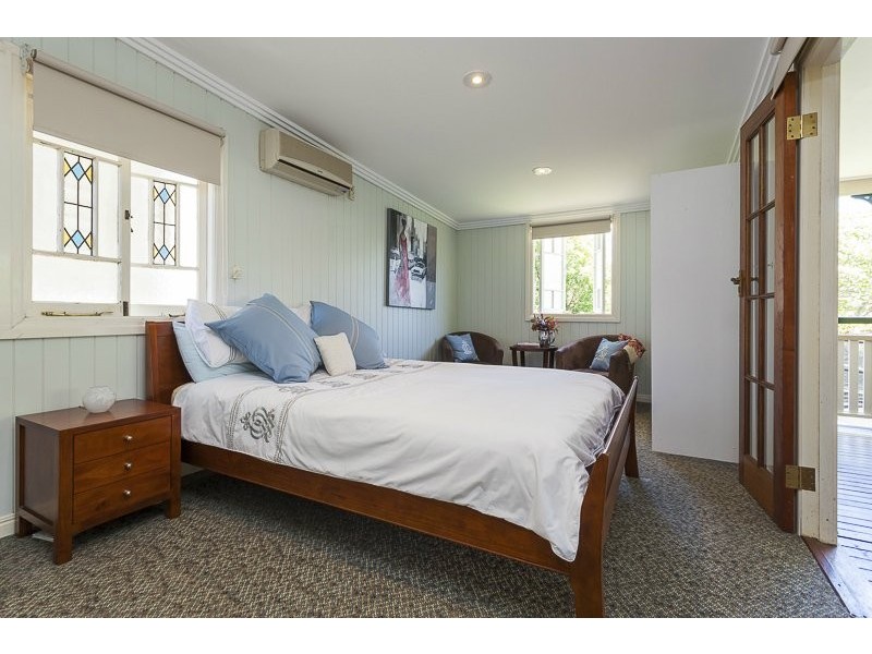 14 Gibson Crescent, Holland Park QLD 4121