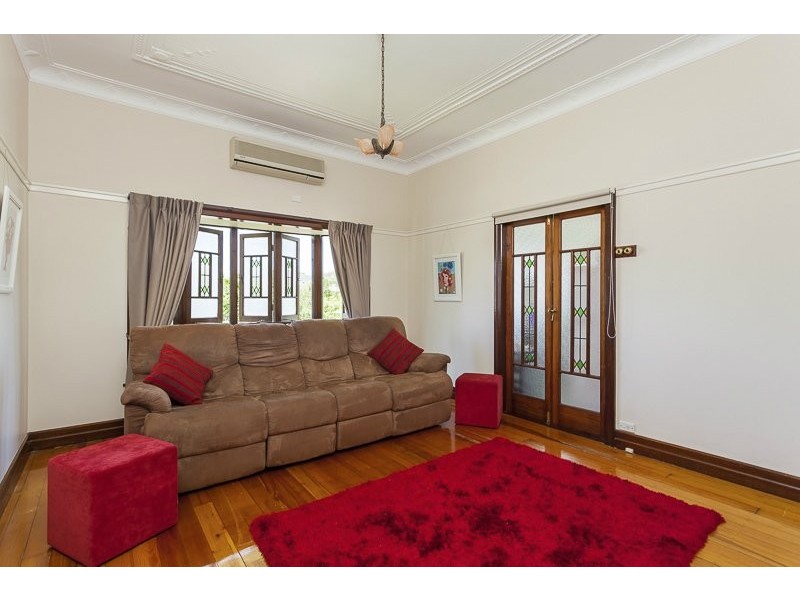 14 Gibson Crescent, Holland Park QLD 4121