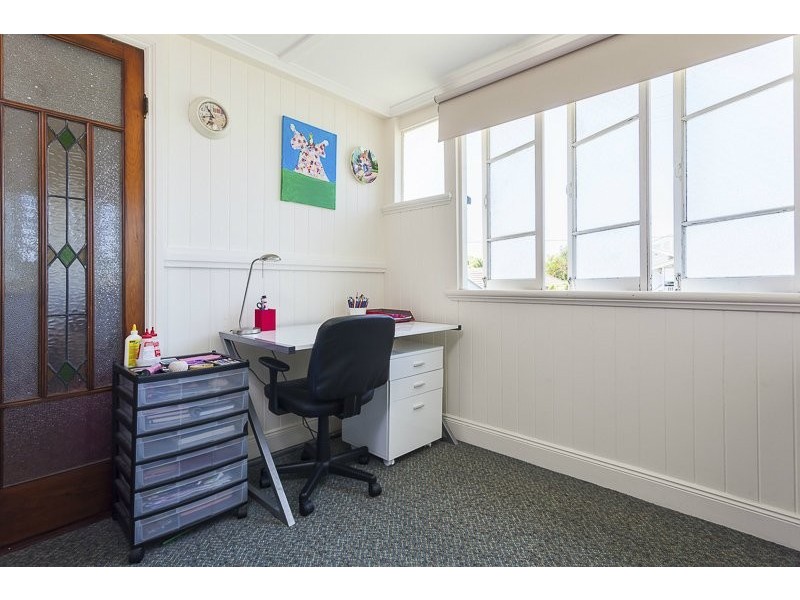 14 Gibson Crescent, Holland Park QLD 4121